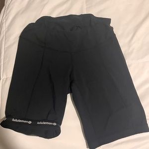 Lululemon black bike shorts size 6